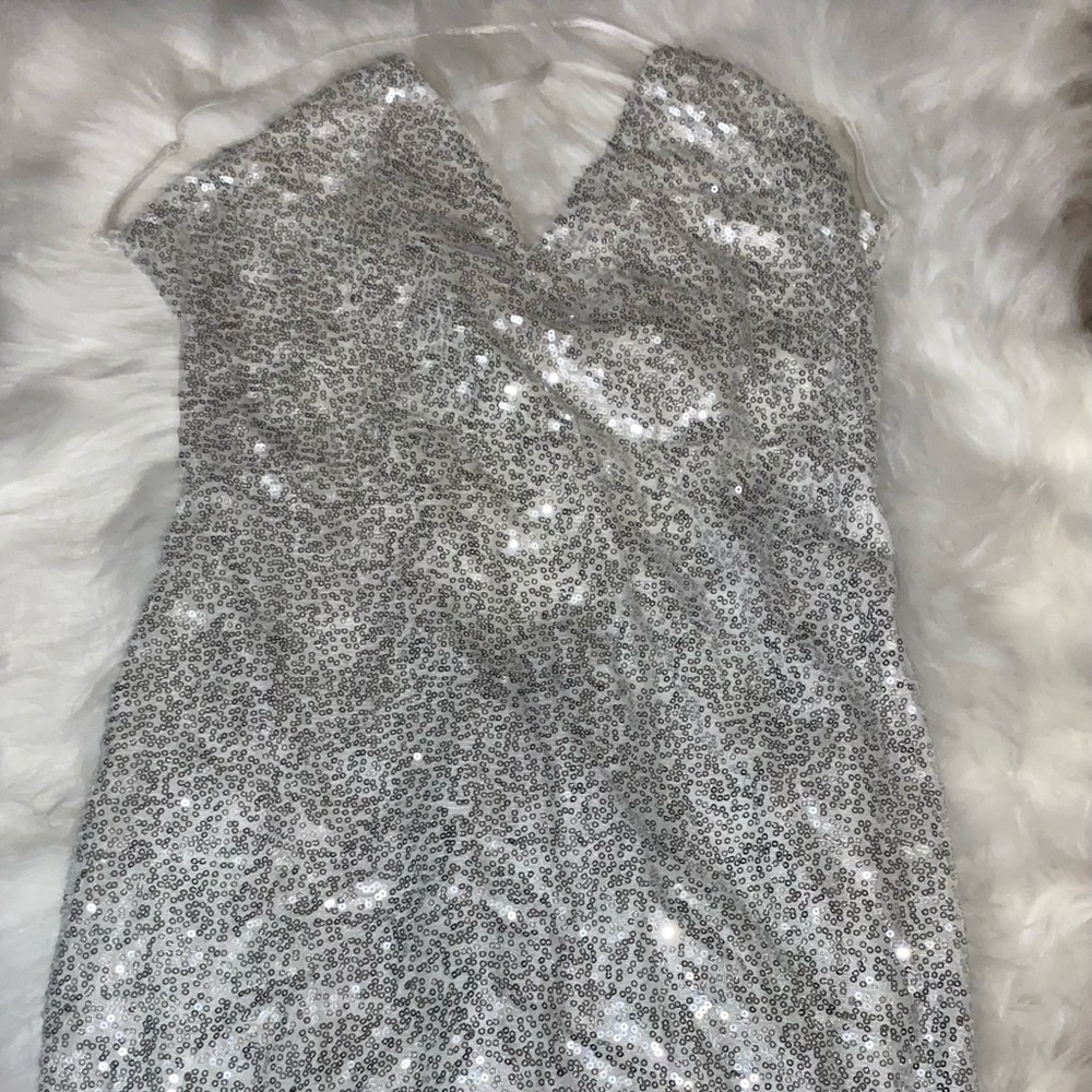 NEVER BEEN WORN Sequence gown